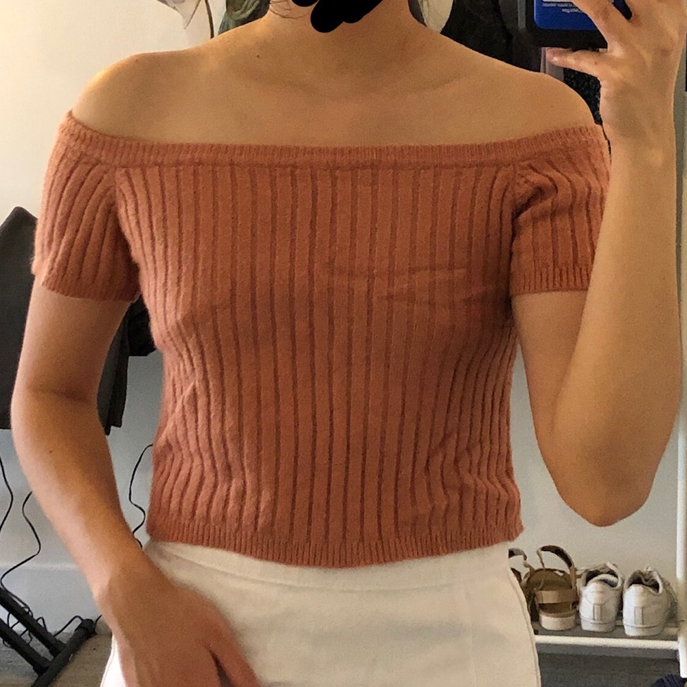 Pink knit off the shoulder crop top